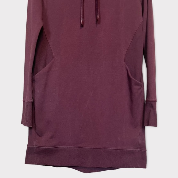 ATHLETA Triumph Sweatshirt Dress Size Medium Hooded Burgundy Purple Pockets - Picture 3 of 9
